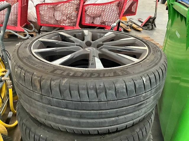 Michelin volvo autobanden (4x) - afbeelding 3 van  10