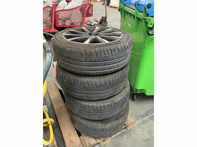 Michelin volvo autobanden (4x) - afbeelding 6 van  10
