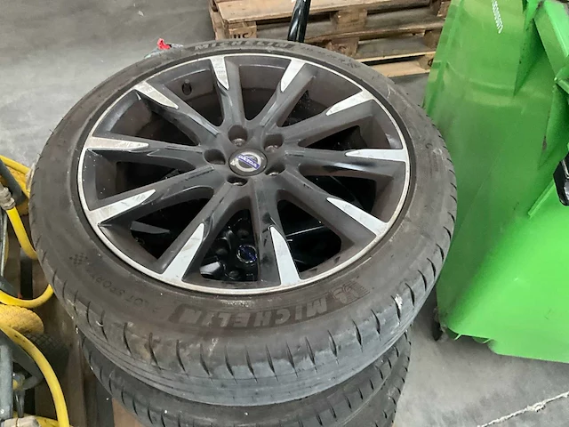 Michelin volvo autobanden (4x) - afbeelding 7 van  10
