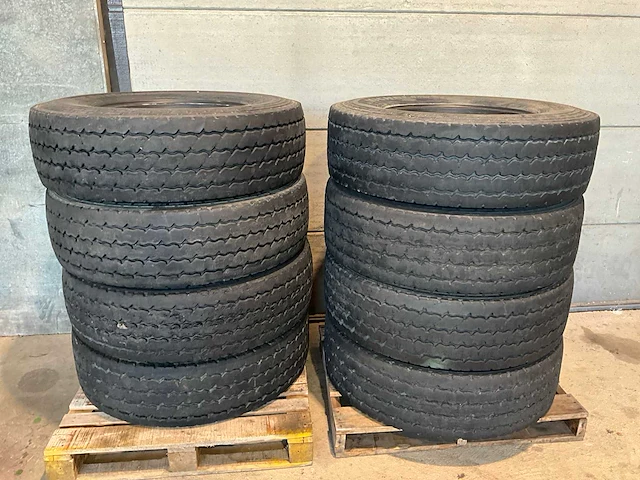 Michelin vrachtwagenbanden 315/80r22.5 (8x) - afbeelding 1 van  9
