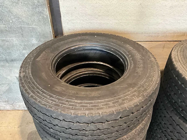 Michelin vrachtwagenbanden 315/80r22.5 (8x) - afbeelding 8 van  9