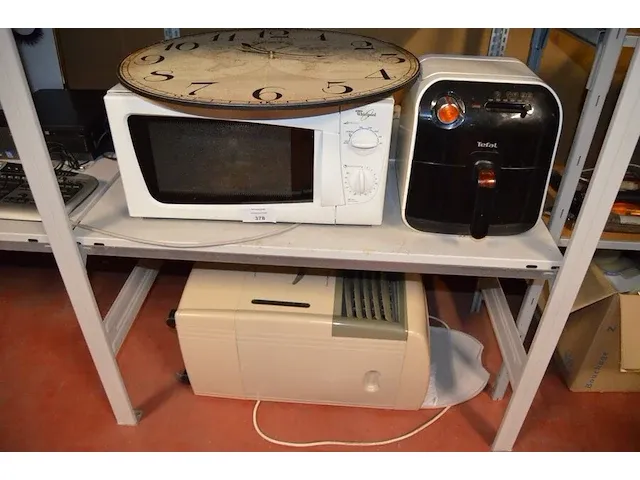 Microgolfoven whirlpool, airfryer tefal, verrijdbare airco, ronde wandklok - afbeelding 1 van  9