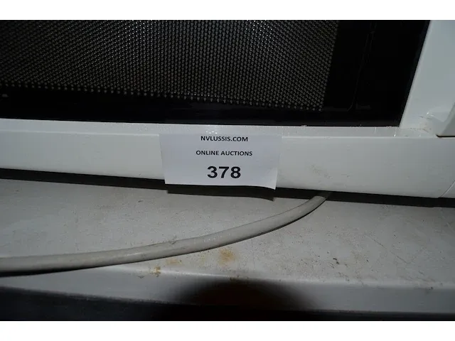 Microgolfoven whirlpool, airfryer tefal, verrijdbare airco, ronde wandklok - afbeelding 2 van  9