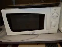 Microgolfoven whirlpool, airfryer tefal, verrijdbare airco, ronde wandklok - afbeelding 5 van  9