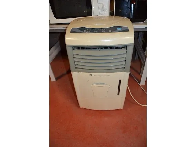 Microgolfoven whirlpool, airfryer tefal, verrijdbare airco, ronde wandklok - afbeelding 7 van  9