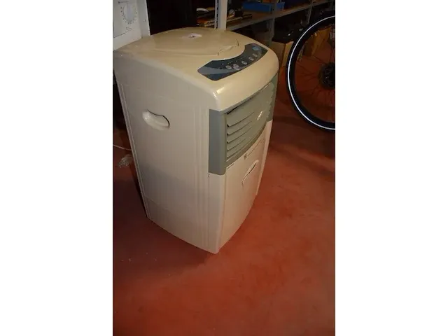 Microgolfoven whirlpool, airfryer tefal, verrijdbare airco, ronde wandklok - afbeelding 8 van  9