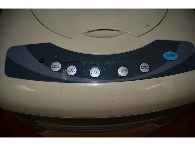 Microgolfoven whirlpool, airfryer tefal, verrijdbare airco, ronde wandklok - afbeelding 9 van  9
