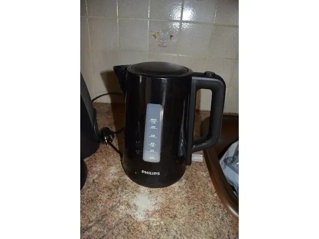 Microgolfoven whirlpool md101, waterkoker philips, senseo philips, servies, glazen, betek, potten en pannen, radio sony, 12 flessen diverse drank - afbeelding 8 van  21