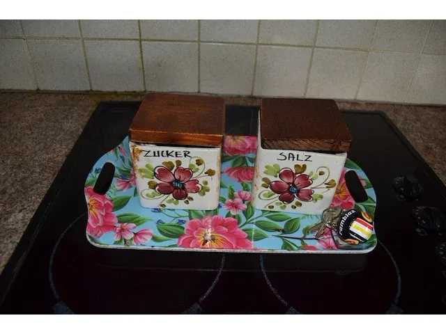 Microgolfoven whirlpool md101, waterkoker philips, senseo philips, servies, glazen, betek, potten en pannen, radio sony, 12 flessen diverse drank - afbeelding 11 van  21