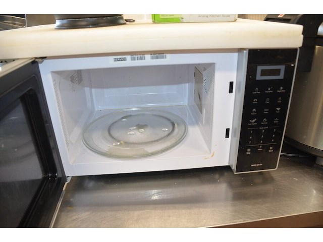 Microgolfoven whirlpool, waterkoker, keukenweegschaal - afbeelding 5 van  5