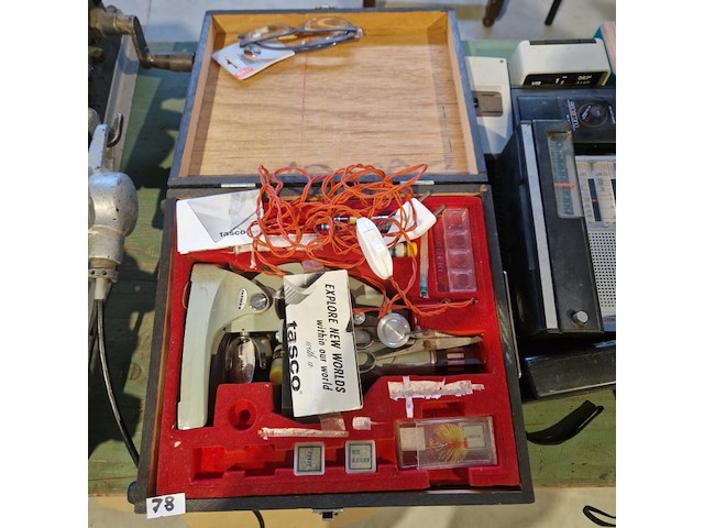 Microscoop en lot radio s - afbeelding 1 van  2