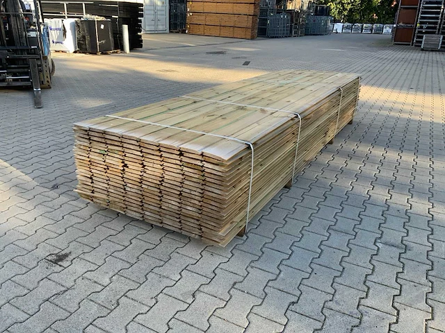 Midden europees grenen - overhangend rabatdeel 3600x145x18mm (168x) - afbeelding 4 van  8