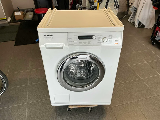 Miele softtronic w 5825 wasmachine - afbeelding 1 van  10