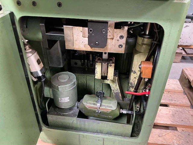 Mikron a60 cnc tandwielslijpmachine - afbeelding 9 van  9