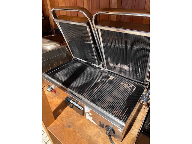 Milan toast - dubbel geribd - klapgrill (2x) - afbeelding 1 van  1