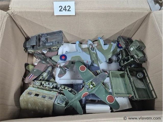 Militair modelbouw gebruikssporen - afbeelding 1 van  3
