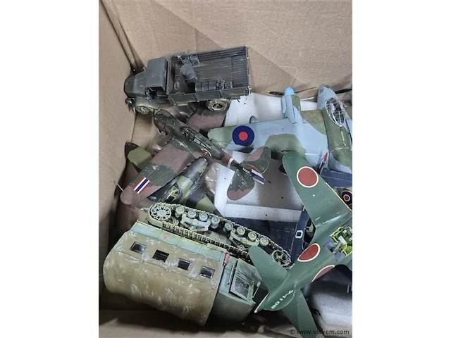 Militair modelbouw gebruikssporen - afbeelding 2 van  3