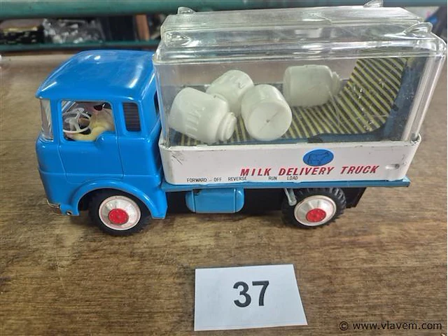 Milk delivery truck - afbeelding 1 van  3