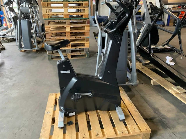 Milon set 8x kracht 3x bike 3x crosstrainer circuit krachtstation - afbeelding 4 van  18