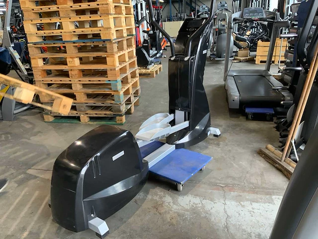 Milon set 8x kracht 3x bike 3x crosstrainer circuit krachtstation - afbeelding 7 van  18