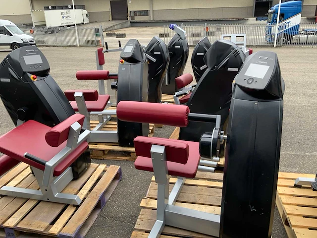 Milon set 8x kracht 3x bike 3x crosstrainer circuit krachtstation - afbeelding 1 van  18