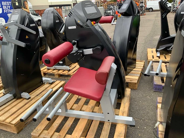 Milon set 8x kracht 3x bike 3x crosstrainer circuit krachtstation - afbeelding 12 van  18