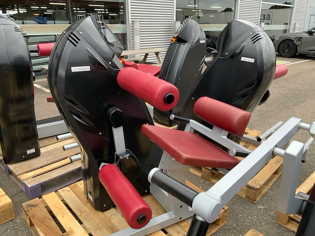 Milon set 8x kracht 3x bike 3x crosstrainer circuit krachtstation - afbeelding 15 van  18
