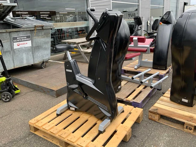 Milon set 8x kracht 3x bike 3x crosstrainer circuit krachtstation - afbeelding 17 van  18
