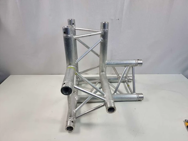 Milos 3-weg truss hoek 90 graden apex down left alf34 - 90° corner - f - afbeelding 1 van  4