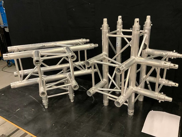 Milos h30v c020 aluminium trus (2x) - afbeelding 1 van  4