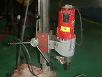 Milwaukee boorstatief met boormachine - afbeelding 1 van  7
