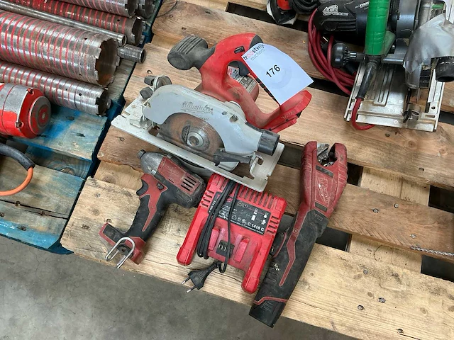 Milwaukee divers accu gereedschap (3x) - afbeelding 1 van  9