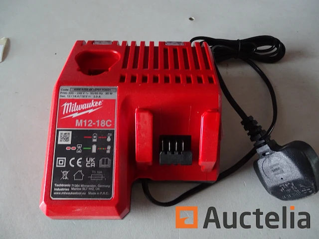 Milwaukee m12-18c dubbele batterijlader - afbeelding 2 van  3