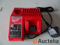 Milwaukee m12-18c dubbele batterijlader - afbeelding 2 van  3