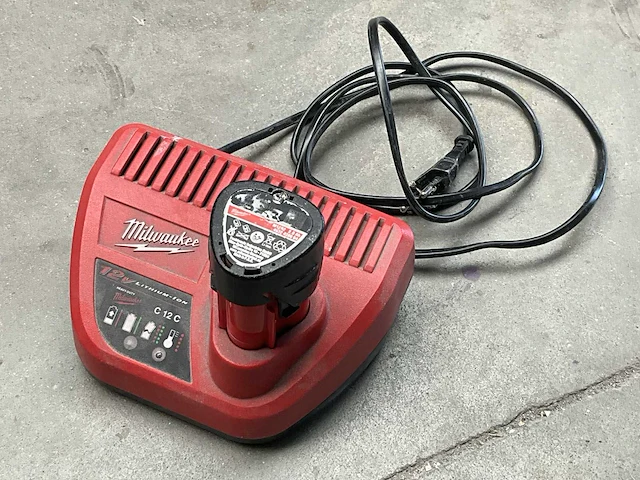 Milwaukee m12 bps accu schuurmachine - afbeelding 4 van  4