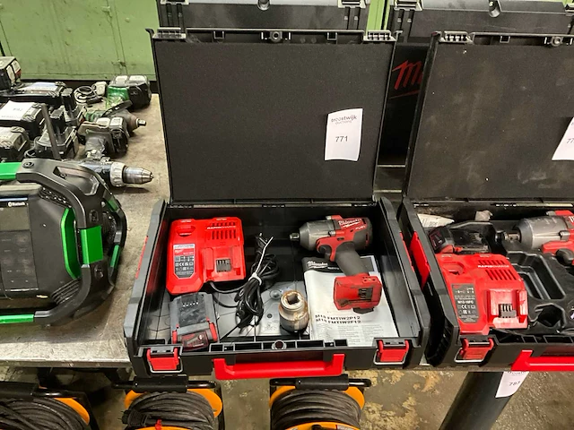 Milwaukee m18 accu slagmoersleutel - afbeelding 1 van  4