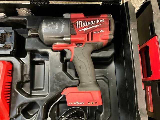 Milwaukee m18 accu slagmoersleutel - afbeelding 3 van  4