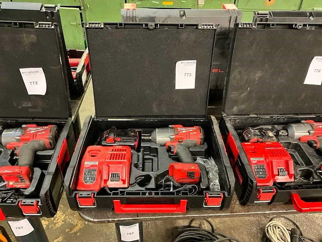 Milwaukee m18 accu slagmoersleutel - afbeelding 1 van  4