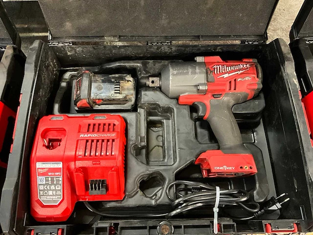 Milwaukee m18 accu slagmoersleutel - afbeelding 2 van  4