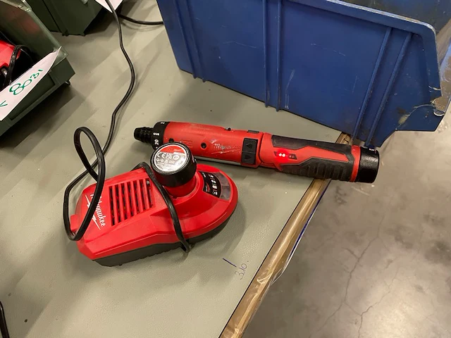 Milwaukee m4d, ratelsleutel met accu - afbeelding 1 van  6
