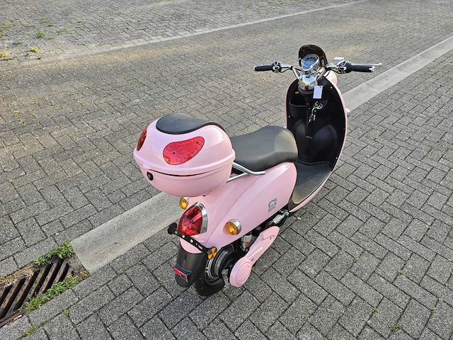 Minerva - elektrische scooter - brommer - afbeelding 2 van  9