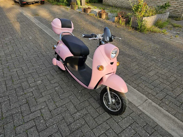 Minerva - elektrische scooter - brommer - afbeelding 3 van  9