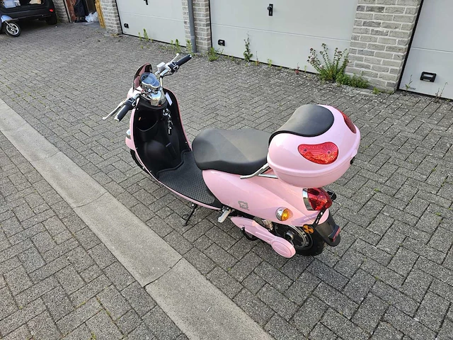 Minerva - elektrische scooter - brommer - afbeelding 5 van  9