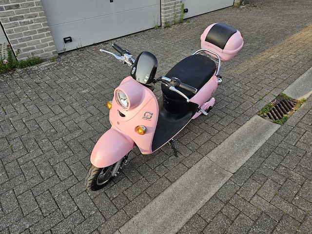 Minerva - elektrische scooter - brommer - afbeelding 7 van  9