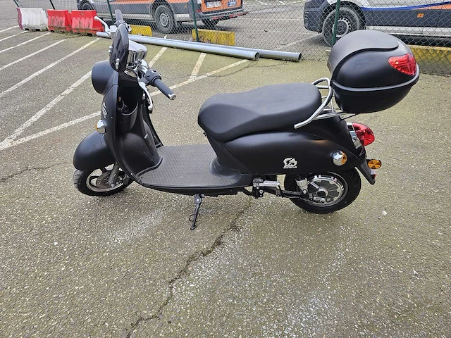 Minerva - elektrische scooter - brommer - afbeelding 1 van  1