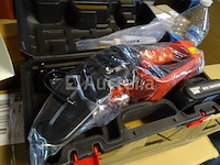 Mini afkortzaag op 18 v lion accu - afbeelding 2 van  6