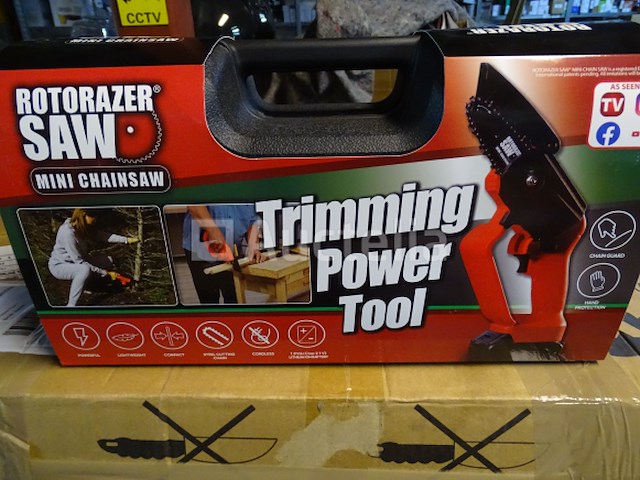 Mini afkortzaag op 18 v lion accu - afbeelding 3 van  6