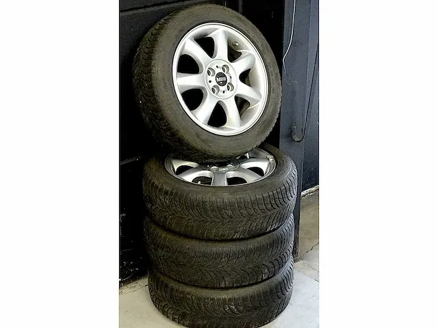 Mini (cooper) velgen, inclusief goodyear banden - afbeelding 1 van  9
