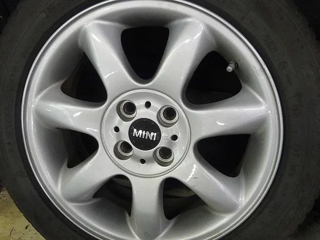 Mini (cooper) velgen, inclusief goodyear banden - afbeelding 5 van  9
