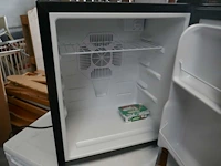 Mini koelkast en olieradiator - afbeelding 3 van  4